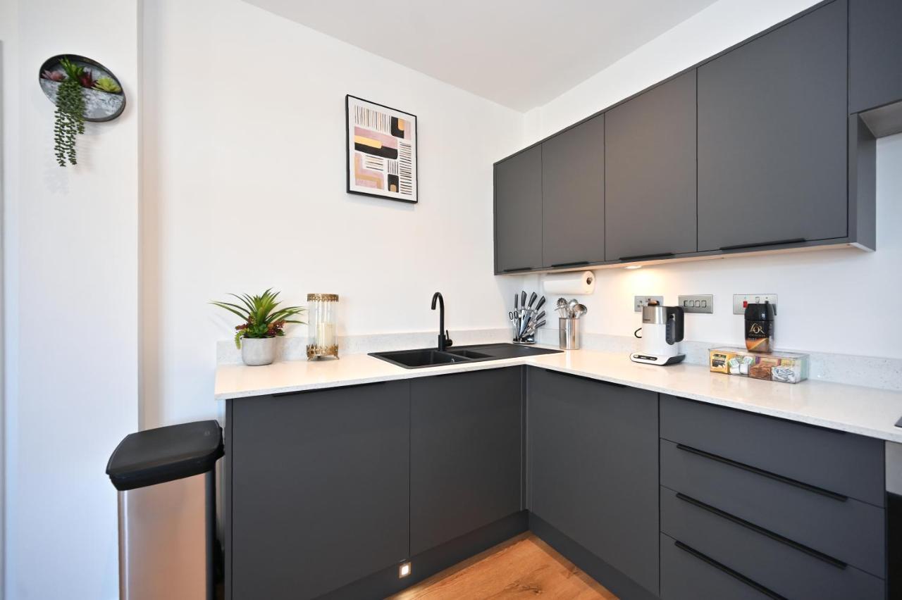 Spacious Designer 2Br Executive Apt, Near Beach & Marina, Central Location Рамсггейт Экстерьер фото